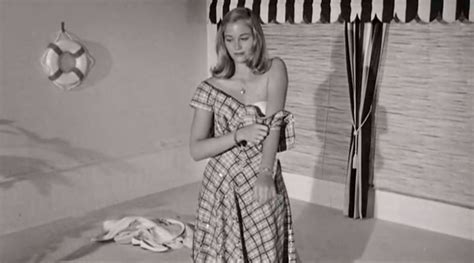 Anatomy of a Nude Scene: Cybill Shepherd is Uncomfortably。